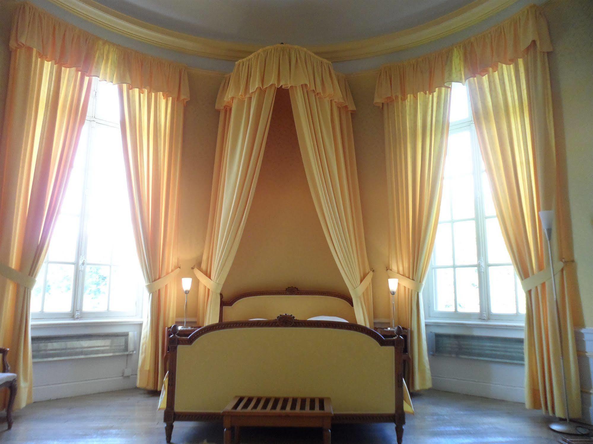 Chateau De Bed & Breakfast