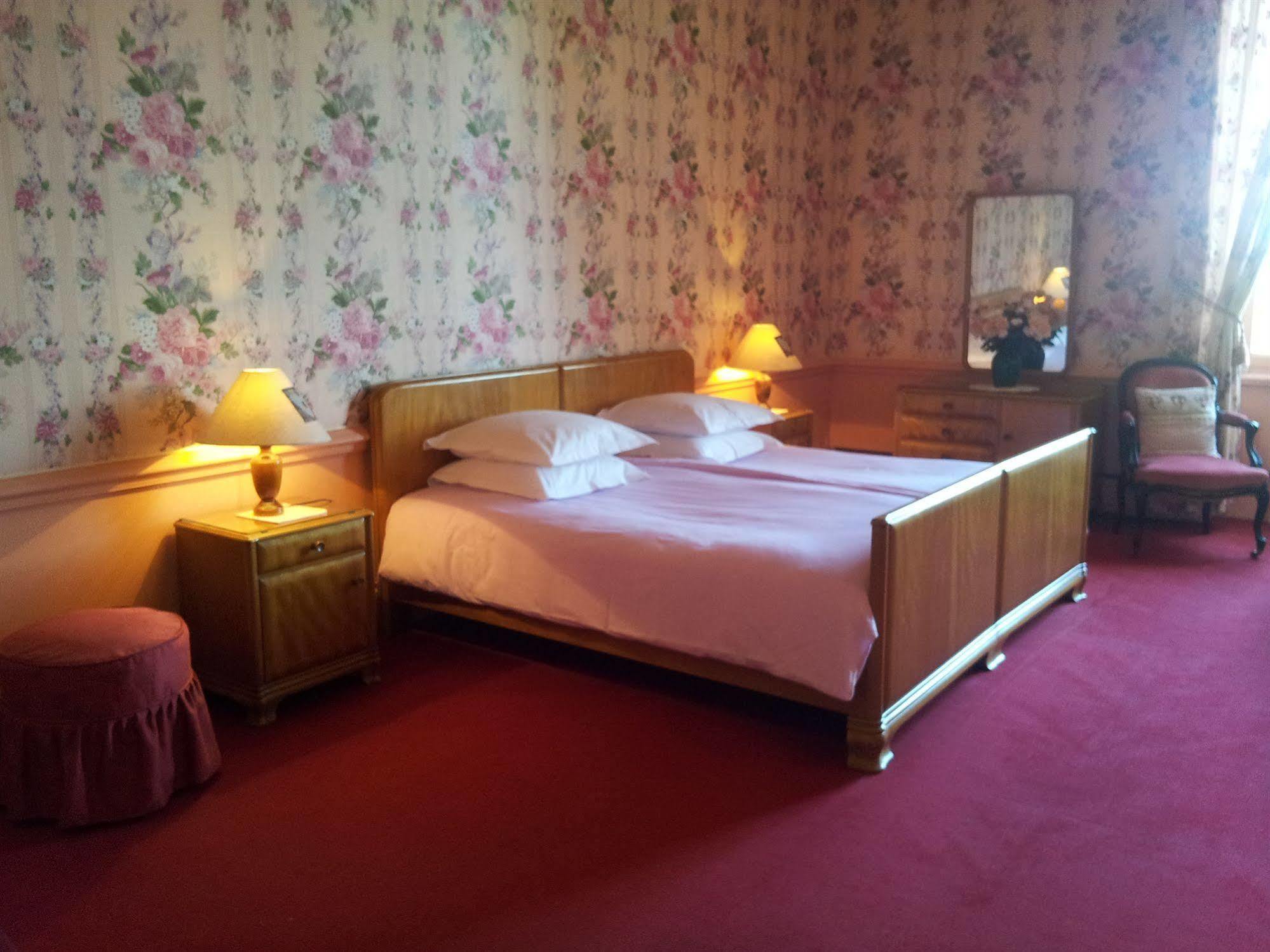 Chateau De Bed & Breakfast 3*